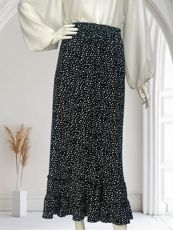 Long skirt with small white dots