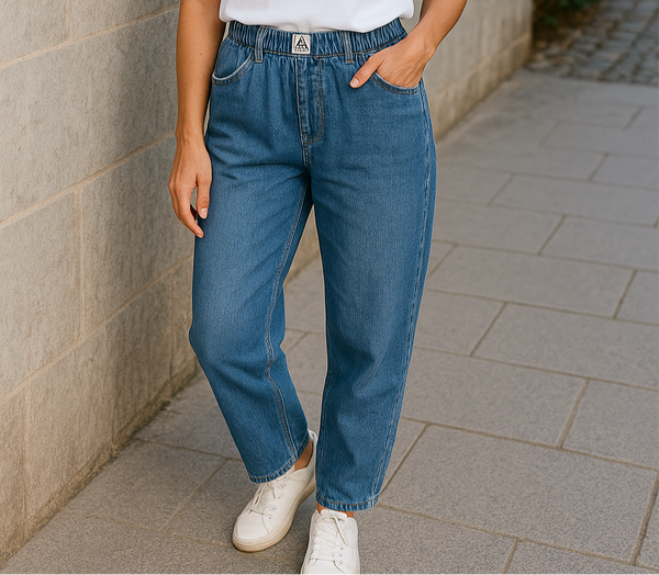 Modest high-waisted denim jeans with elastic waistband – comfortable, relaxed fit for everyday casual wear