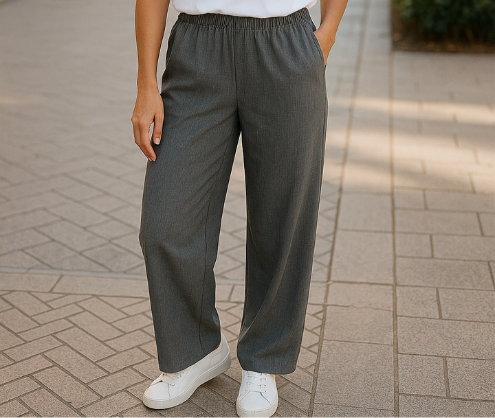 Femme portant un pantalon droit gris avec taille élastique, style modeste et confortable, en coton, taille unique convenant du S au XL