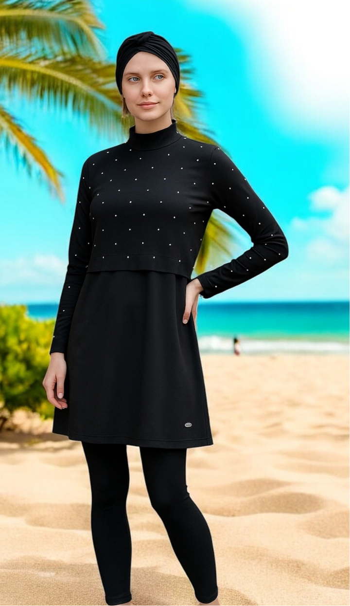 Tunique de bain noire à manches longues avec perles, col montant et coupe fluide – conçue pour les femmes musulmanes.