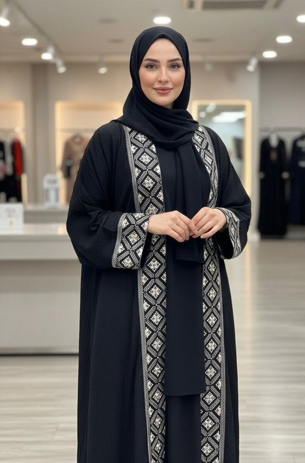 Abaya d’hiver noire élégante avec broderies géométriques